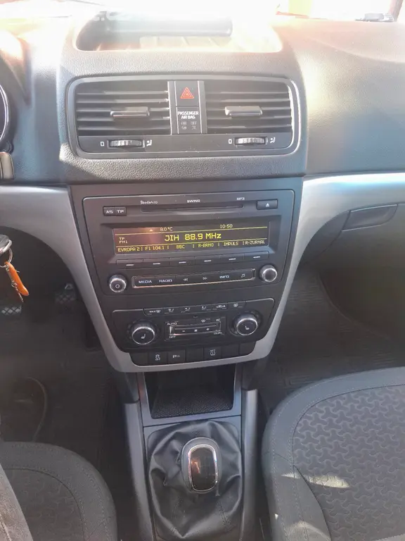 Škoda Yeti 1.4 TSi 90kW !!výbava!servis!!142500km - fotka 5
