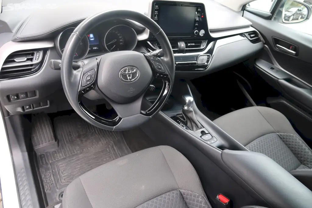 Toyota C-HR, C-HR 1,8 Hybrid 90kW e-CVT Com - fotka 3