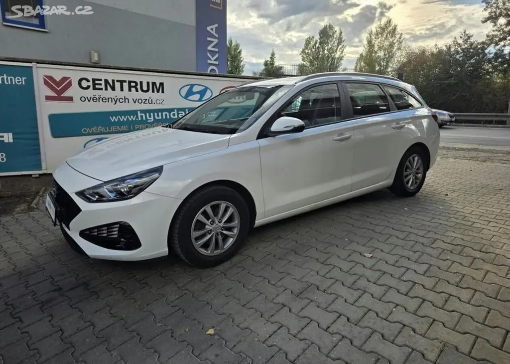 Hyundai i30 1.6-SPOTŘEBA CCA 5l/100-KAMERA