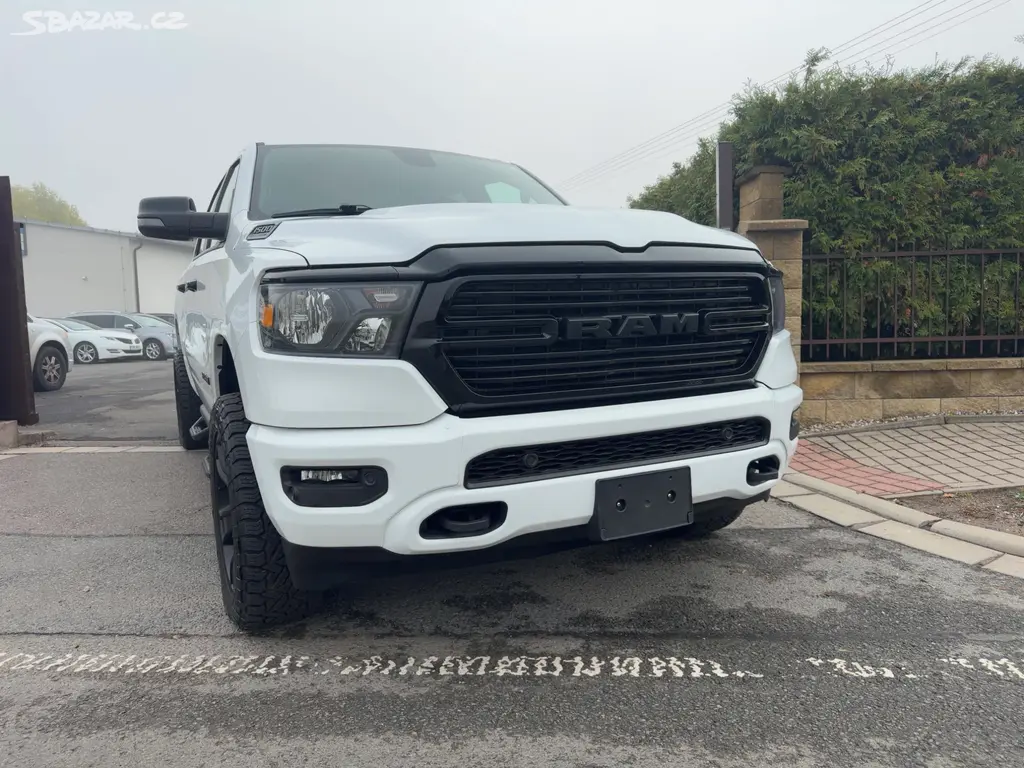 Dodge RAM 1500 Bighorn 5,7 Hemi Lonestar Crew 2023 - fotka 6