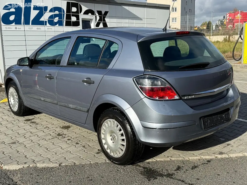 Opel Astra 1.4 BENZIN 2009 - fotka 6