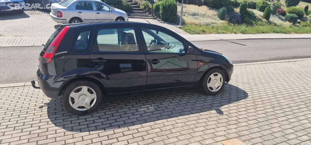 Ford Fiesta 1.4 16V (59 kW) 5D, 2002, tažné - fotka 4