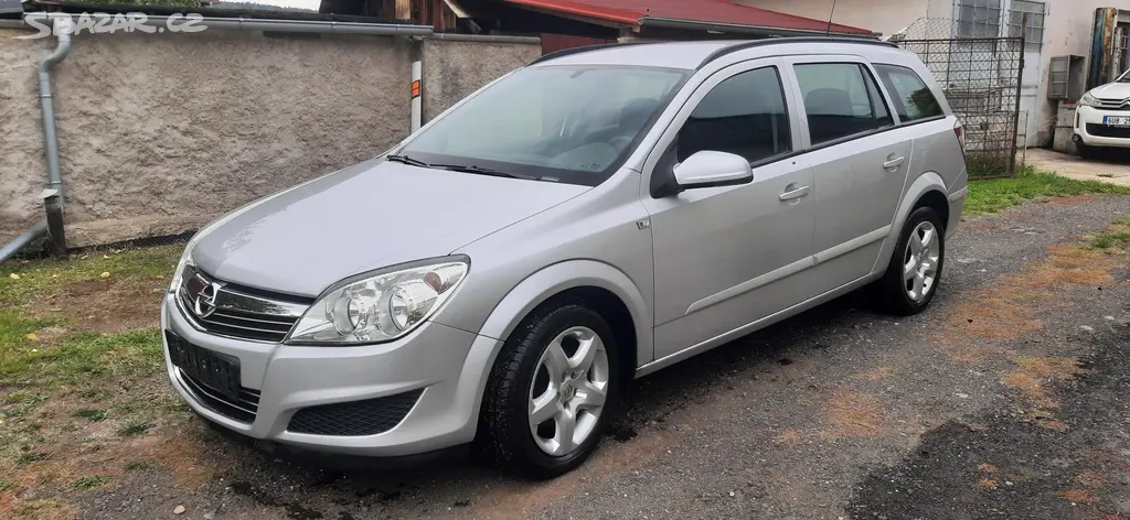Opel astra rv 2008 1.6i 85kw 115000km serviska!