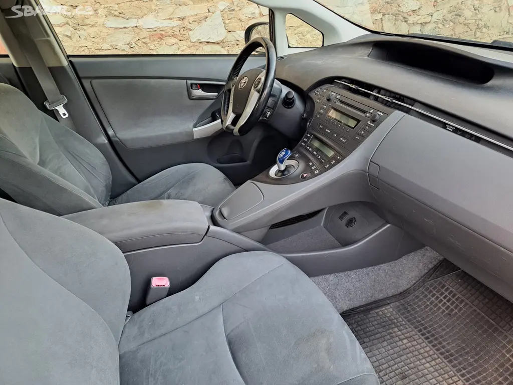 Toyota Prius 3 1.8 VVT-i Hybrid - fotka 5