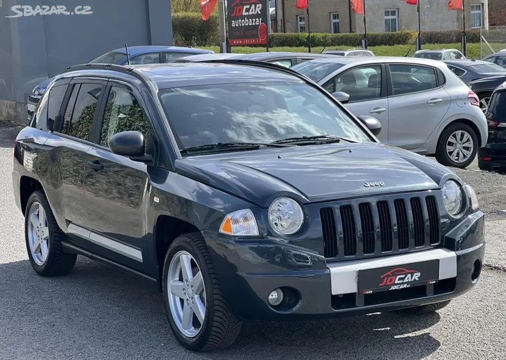 Jeep Compass 2.0CRD LIMITED 4x4 KŮŽE NAVI manuální - fotka 3