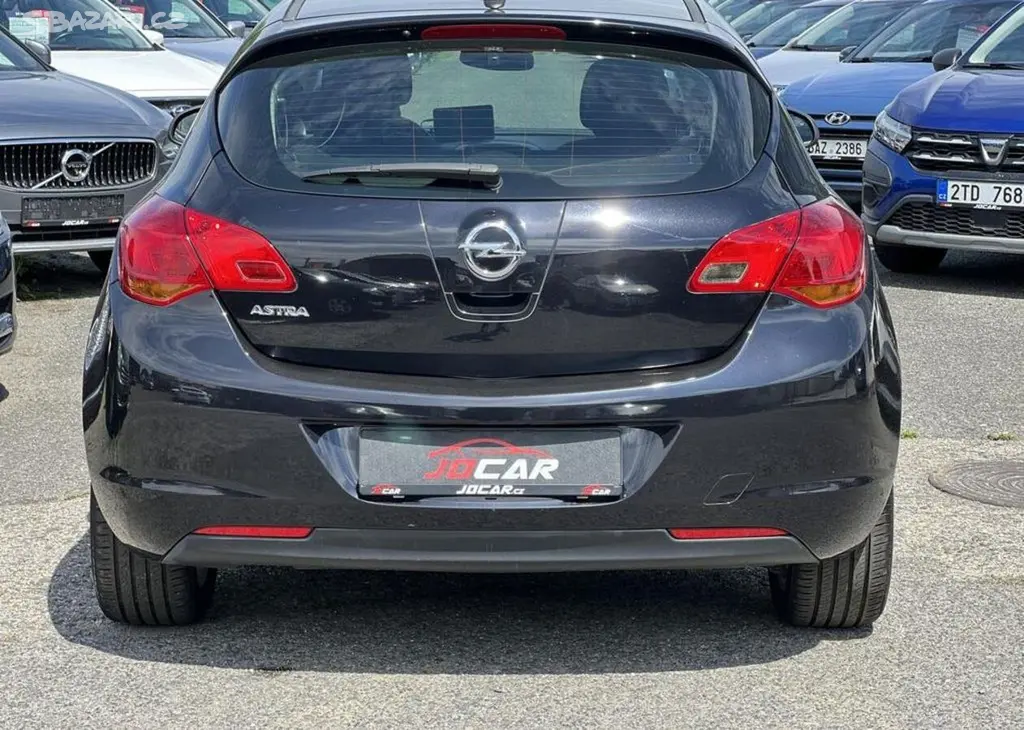 Opel Astra 1.4i 16v KAMERA TEMPOMAT ALU manuální - fotka 6