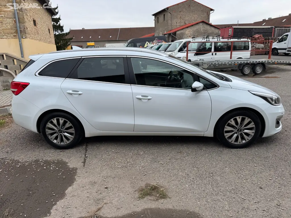Kia Ceed SW 2018 1.6 GDI 99KW AUTOMAT CZ 1 maj DPH - fotka 4