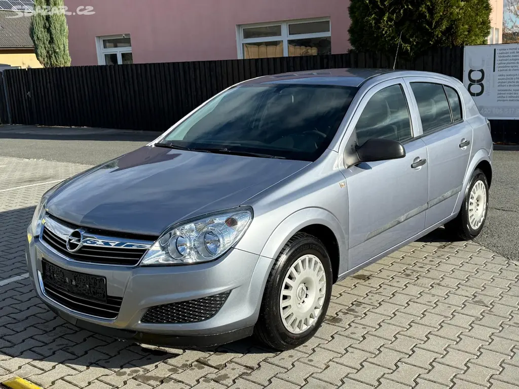 Opel ASTRA 1.4 benzin 2009