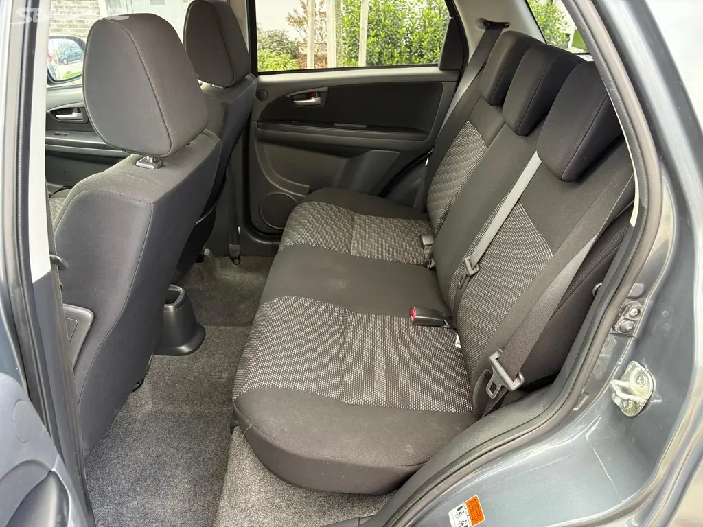 Suzuki SX4 1.6i, vyhřívaná sedadla, aut. klima - fotka 6