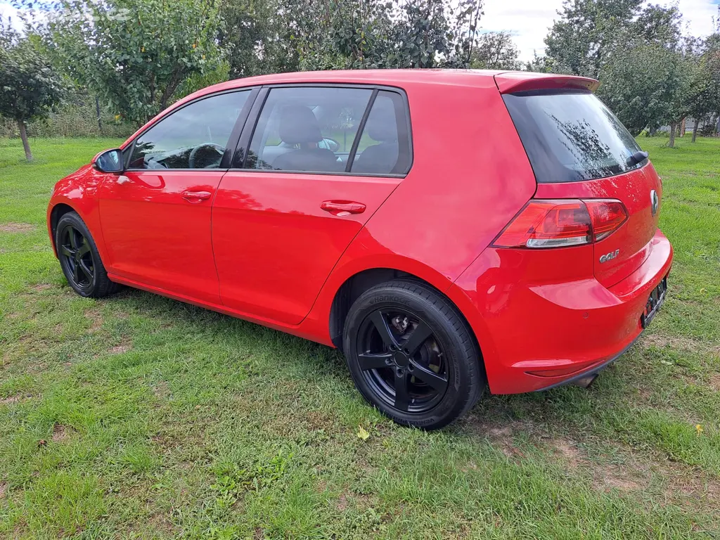 Golf 7 1.2 TSI - 77kw , výhřev , výbava , ROZVODY - fotka 3