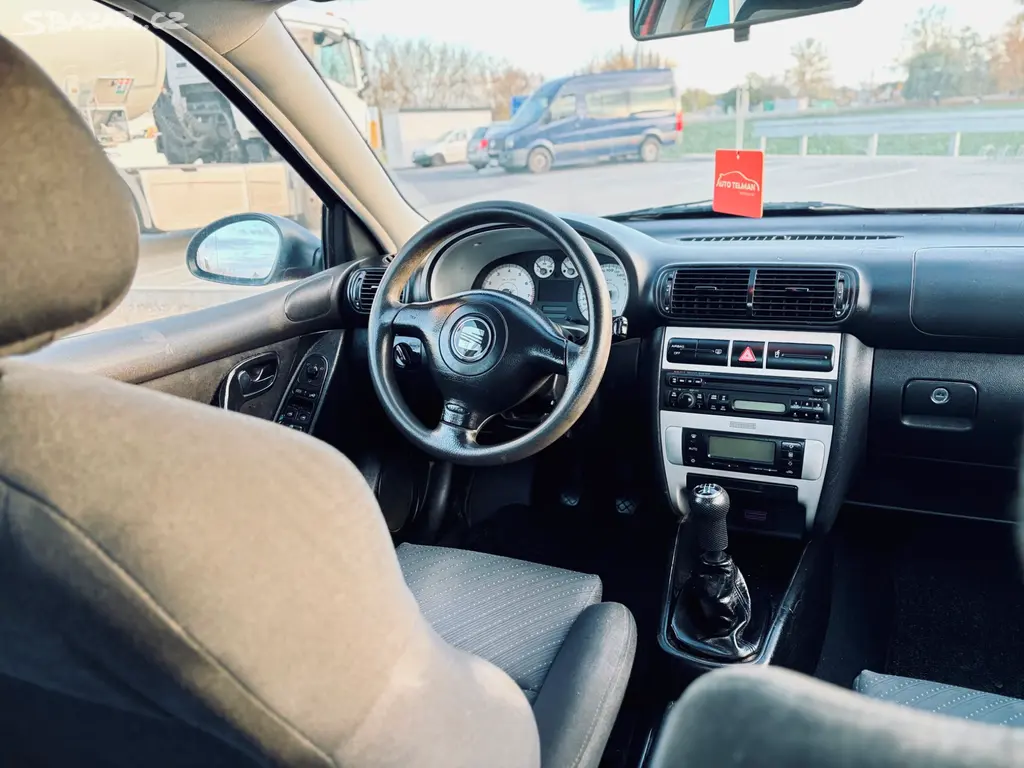 Seat Leon 1.6i, 77 KW, r.v. 2007 - fotka 5