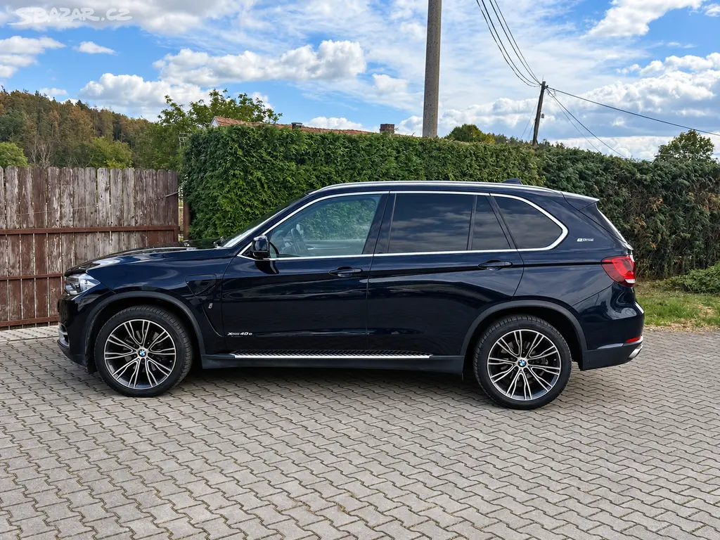 BMW X5 40e xDrive / HUD / PANORAMA / LED/73 579 km - fotka 2