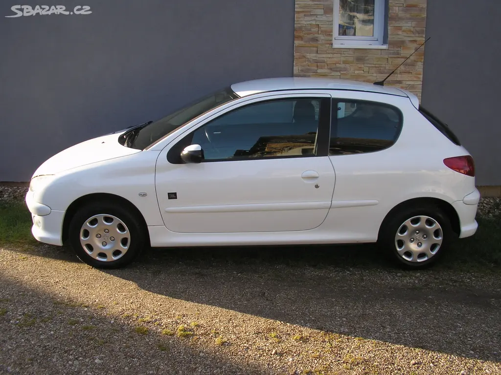 Peugeot 206 1.4 HDi,50 kW, r.v.2007, naj.161000 km - fotka 2