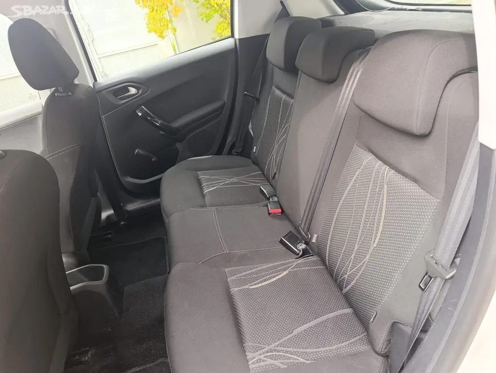 Peugeot 208 1,2i - fotka 6