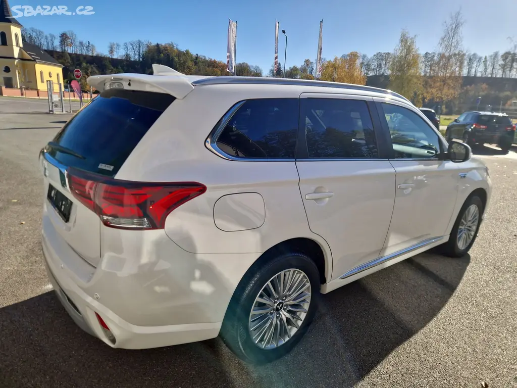 Mitsubishi Outlander, 2.4 PHEV 4x4 - fotka 5