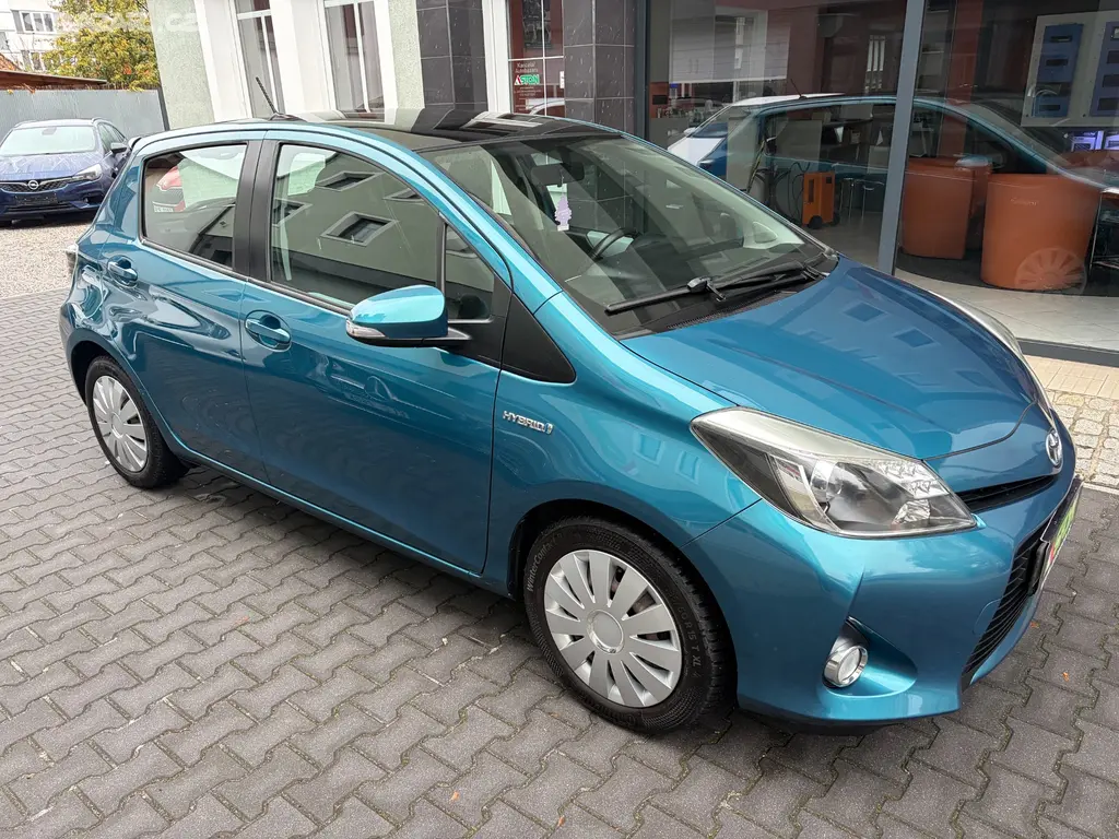 Toyota Yaris 1,5i-HSD 1. majitel,serviska,panorama