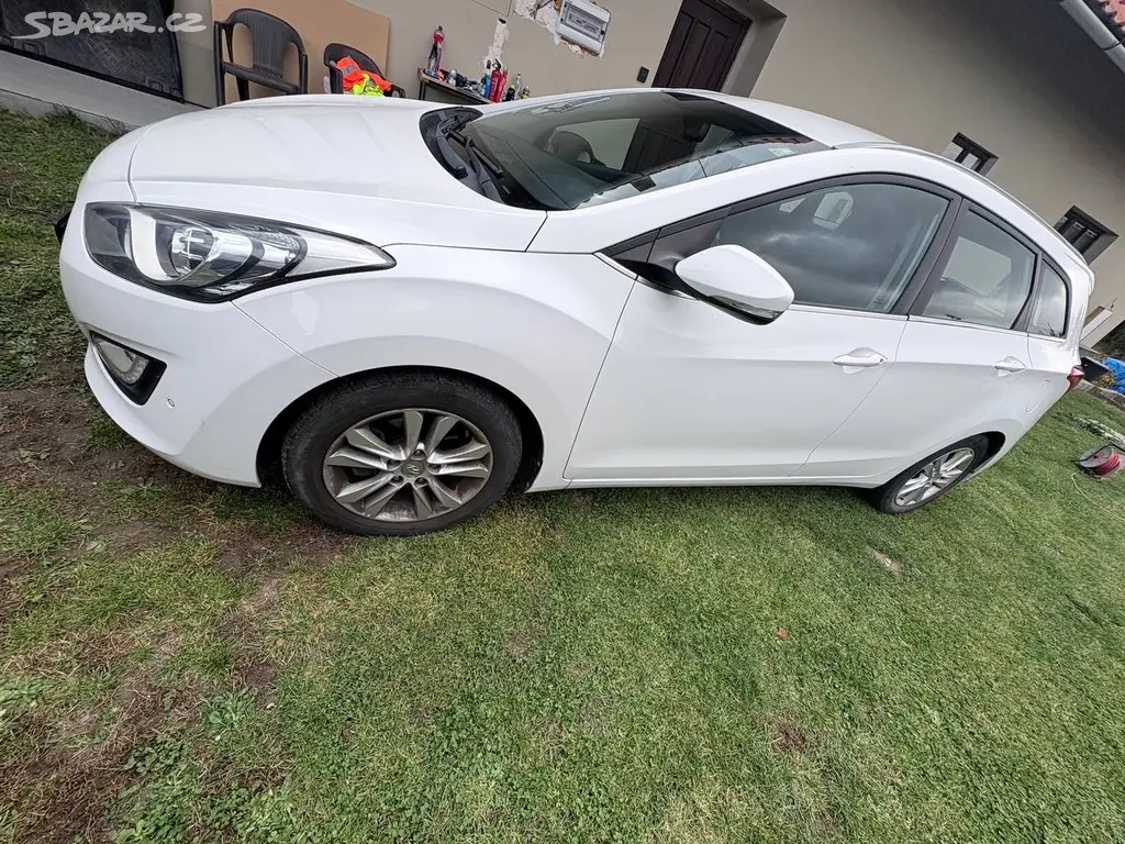 Hyundai i30, Hyundai i30 kombi 1.4 benzin - fotka 3