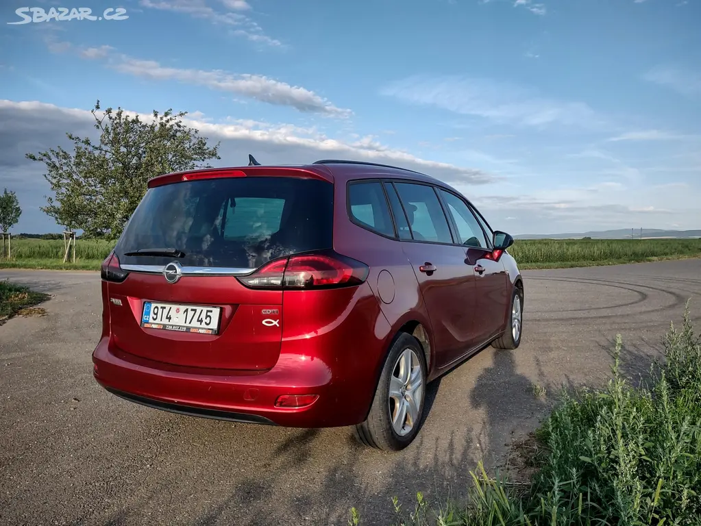 Opel Zafira Tourer. r. 2014 - fotka 3