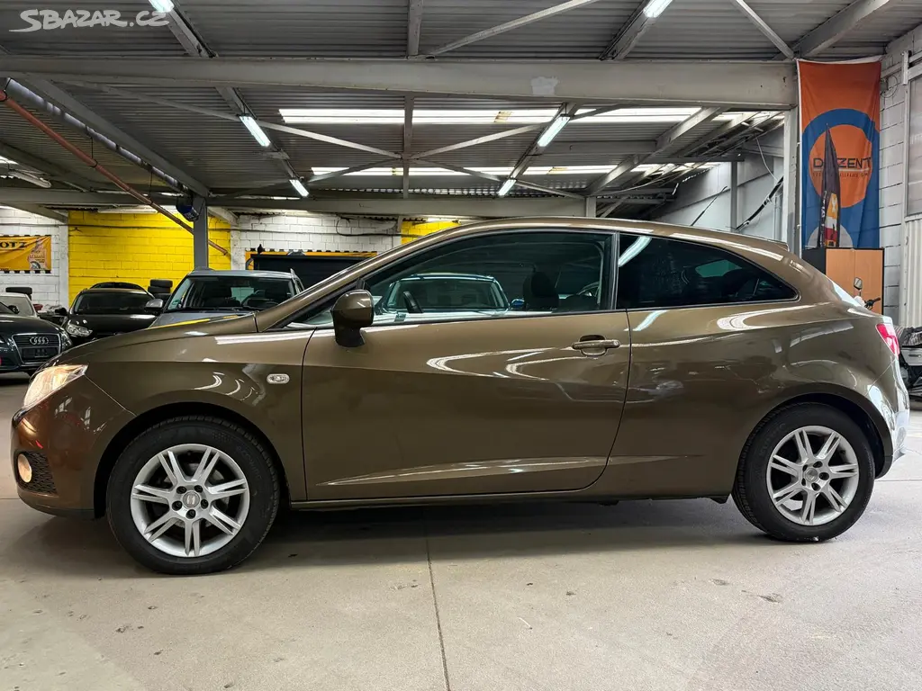 Seat IBIZA 1.4i 16V 63KW 2011 - fotka 2