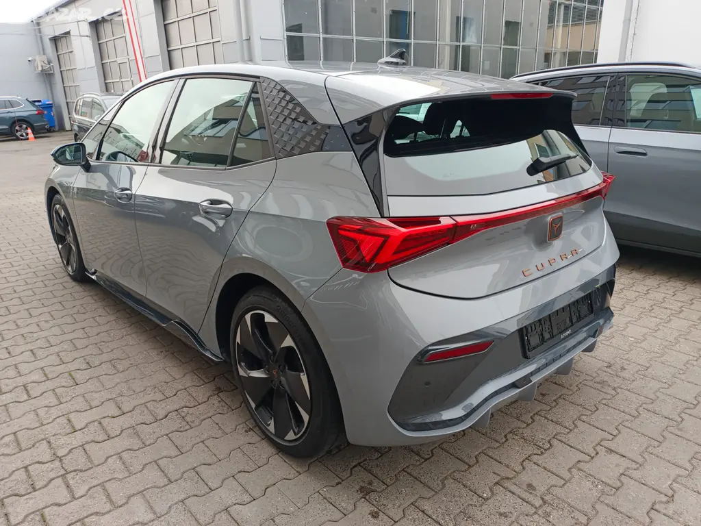 Cupra Born e-Boost 170kW SOH 98,2% 16tkm - fotka 5
