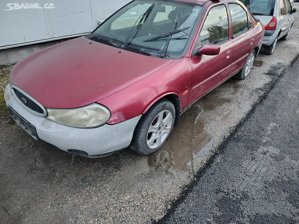 Ford Mondeo 2.5i V6 125kw Nizký nájezd