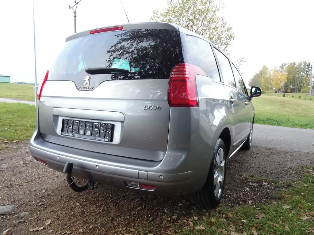 Peugeot 5008 1,6HDI automat,7-míst,pěkná výb.tažné - fotka 2