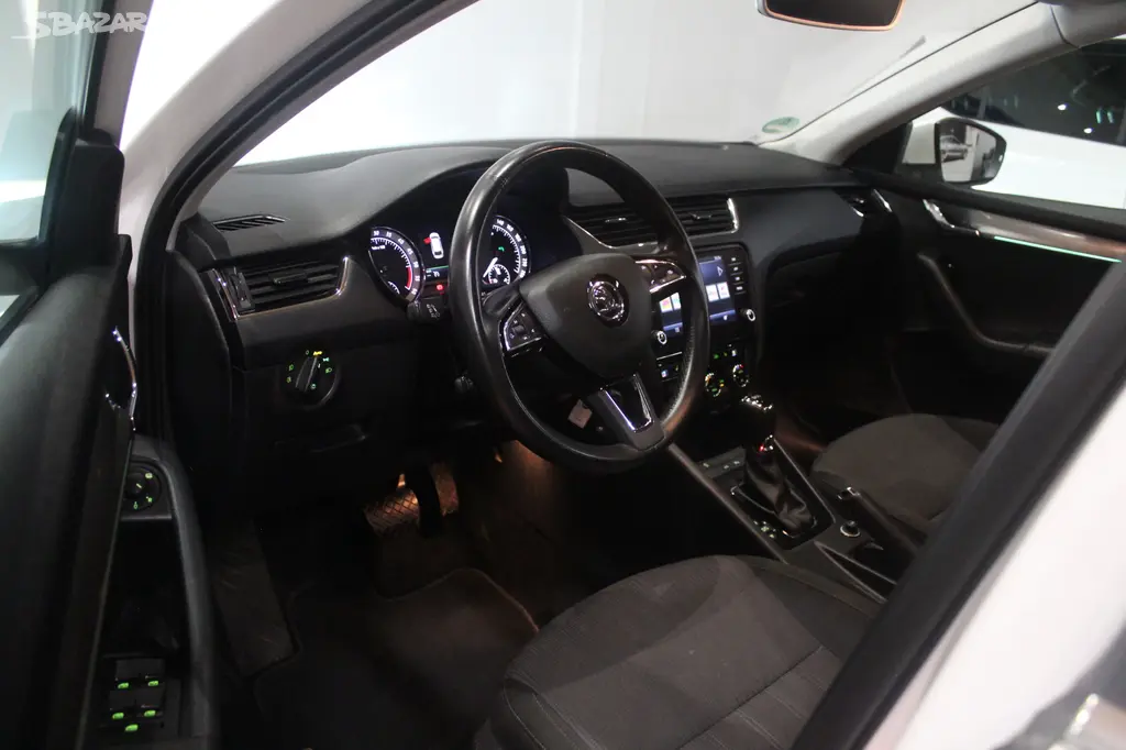 Škoda Octavia Combi 2.0TDI 110kW DSG Full LED ACC - fotka 5