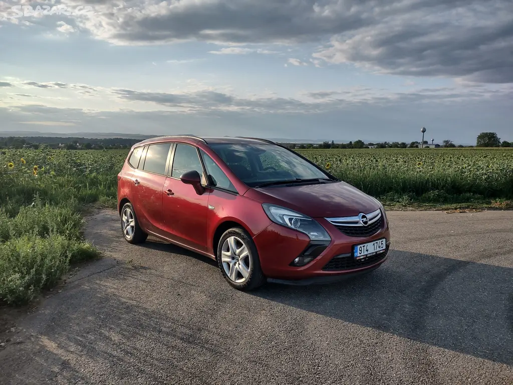 Opel Zafira Tourer. r. 2014 - fotka 2