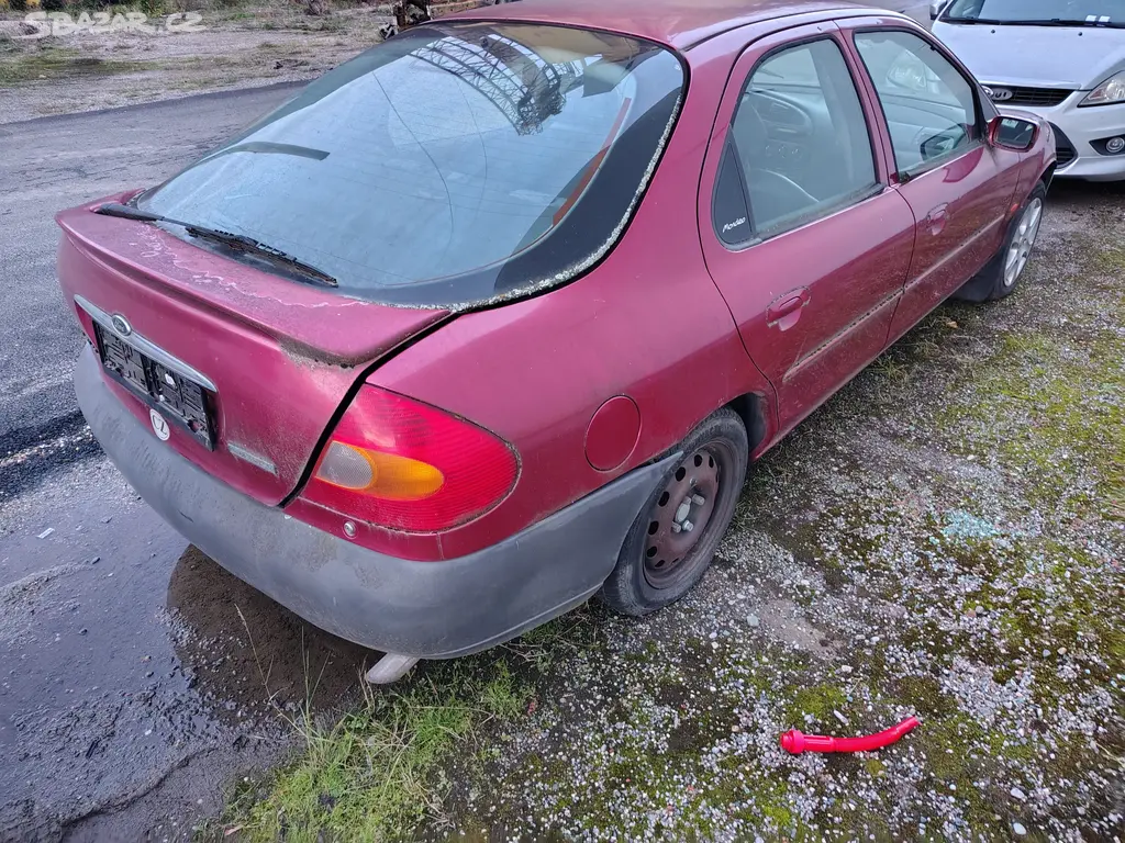Ford Mondeo 2.5i V6 125kw Nizký nájezd - fotka 3
