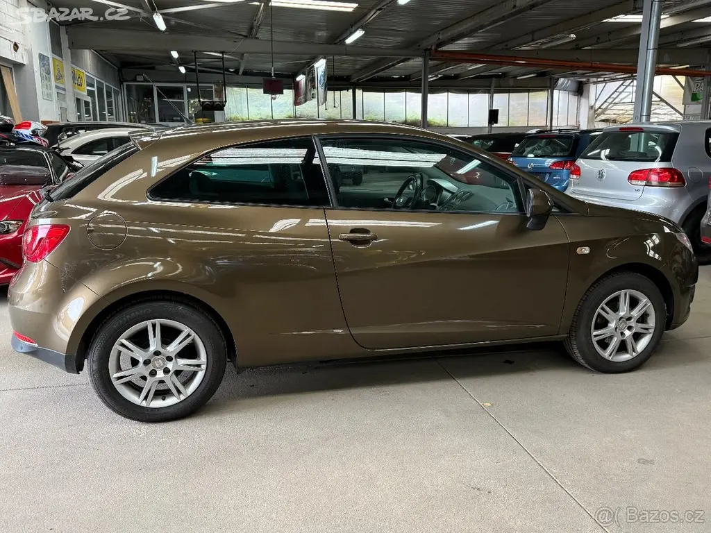 Seat Ibiza 1.4i 16V 63KW 2011 - fotka 3