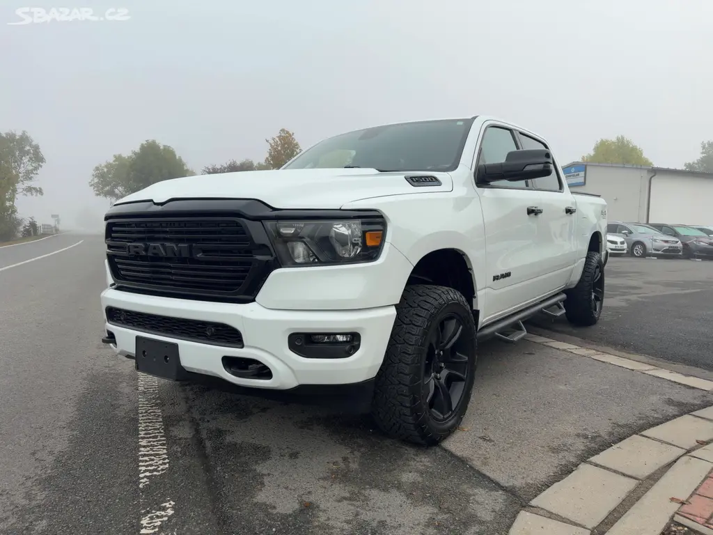 Dodge RAM 1500 Bighorn 5,7 Hemi Lonestar Crew 2023 - fotka 2
