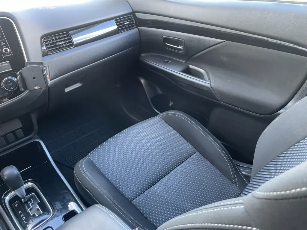 Mitsubishi Outlander, 2,0 INTENSE 4WD Nové ČR - fotka 6