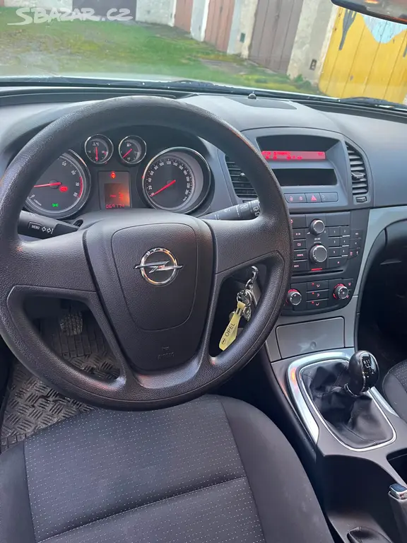 Opel Insignia, 1,6 benzín, tažné - fotka 6