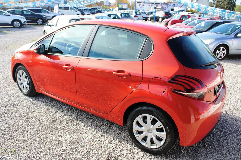 Peugeot 208 1.2i KLIMA EL.OKNA TEMPOMAT - fotka 5