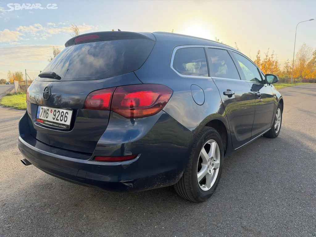 Opel Astra, 2,0 Tdi 121 kW Sport TOURER - fotka 5