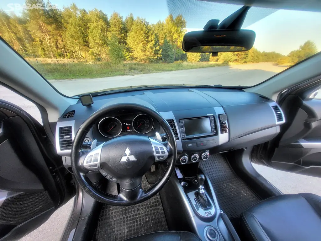 Mitsubishi Outlander 2.2 DI-D Instyle AT 4x4, 7 m - fotka 5