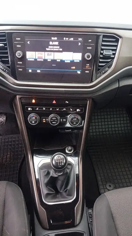 Volkswagen T-roc 1.6 parkovaci kamera - fotka 5