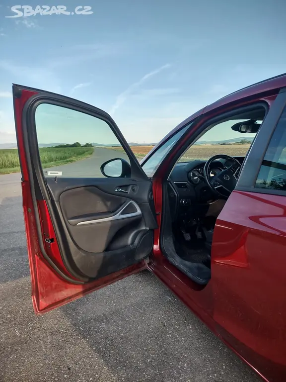 Opel Zafira Tourer. r. 2014 - fotka 6