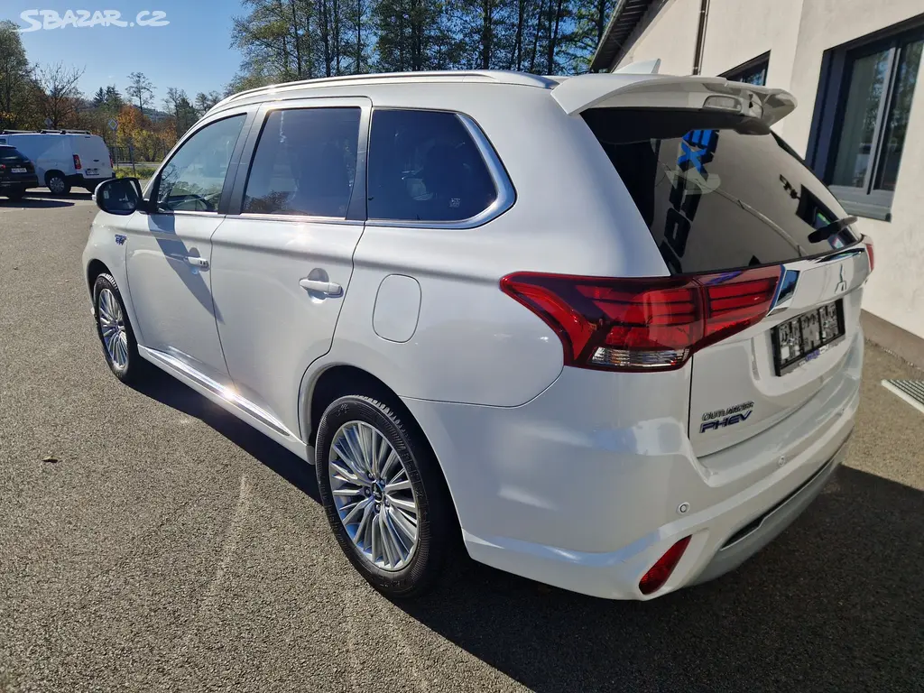 Mitsubishi Outlander, 2.4 PHEV 4x4 - fotka 3