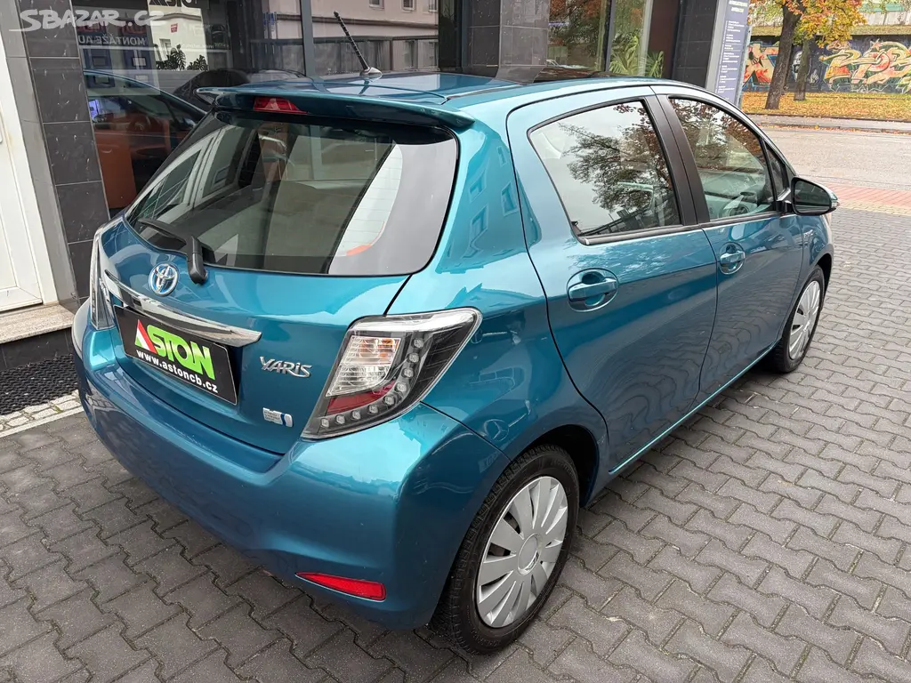 Toyota Yaris 1,5i-HSD 1. majitel,serviska,panorama - fotka 6