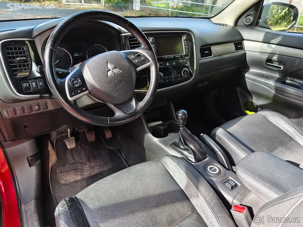 Mitsubishi Outlander 2.2 r.v.2015 4X4 - fotka 6