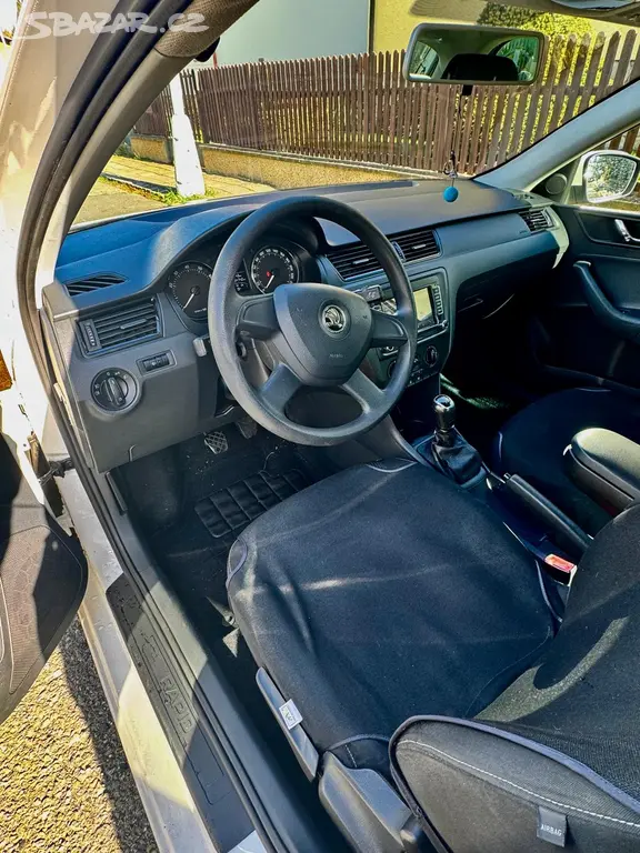 Škoda Rapid 1.2 TSI 77 kW (2013) bílá, liftback - fotka 5