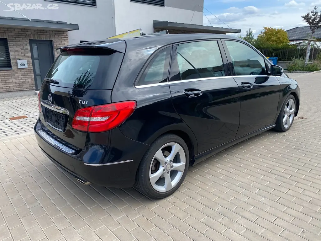 MB B, 180 CDI, r. 11/2012, kůže, ALU R17, nová STK - fotka 6