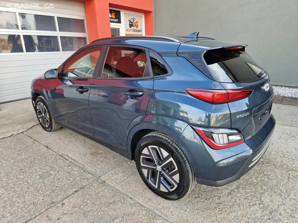 Hyundai Kona Electric 100kW 2023 - fotka 4