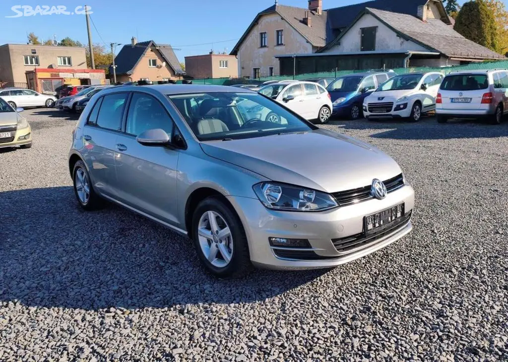 Volkswagen Golf benzín manuální
