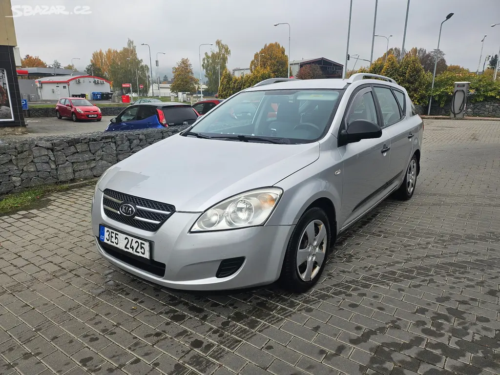 Kia ceed 1.4 benzin rok 2009 2.majitel - fotka 2