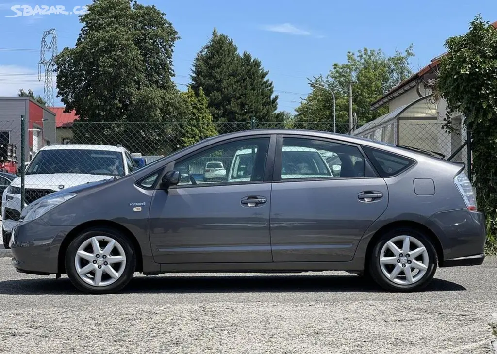 Toyota Prius 1.5i HYBRID AUTOMAT KLIMA ALU - fotka 4