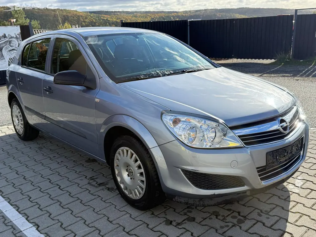 Opel ASTRA 1.4 benzin 2009 - fotka 3