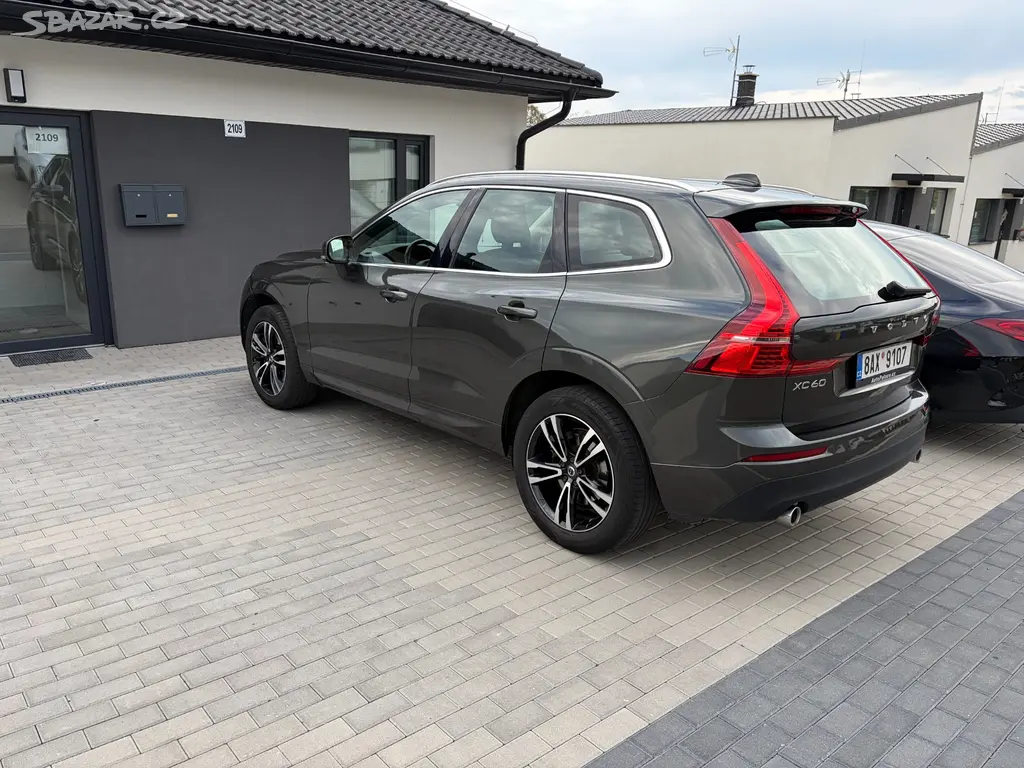 Volvo XC60 rok 2018 - fotka 3