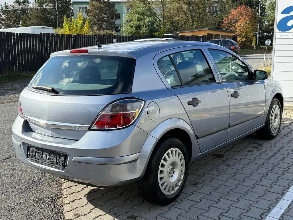 Opel ASTRA 1.4 benzin 2009 - fotka 6